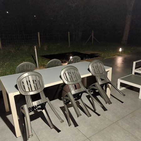 Le Reposoir Maison Spacieuse Avec Feu Au Bois Bertogne Exterior foto