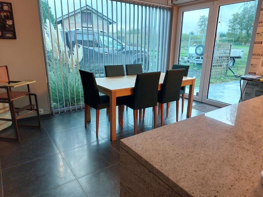 Le Reposoir Maison Spacieuse Avec Feu Au Bois Bertogne Exterior foto